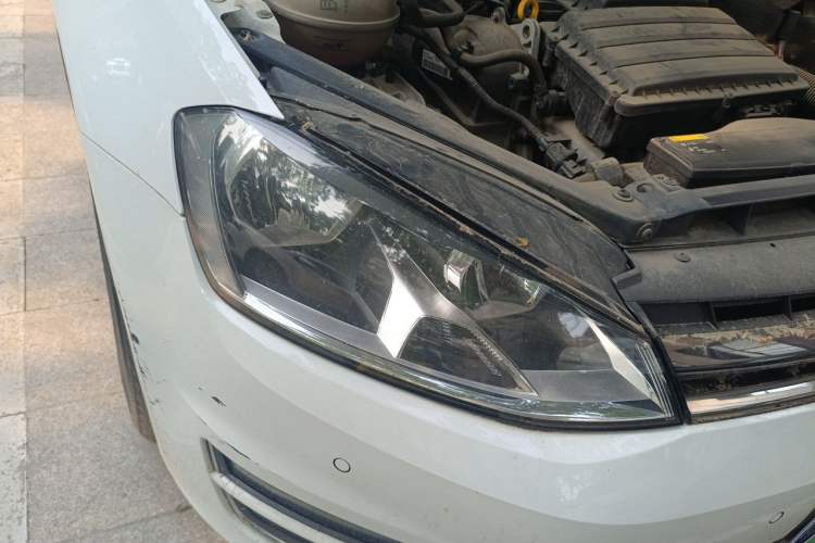 Used Volkswagen Golf 2017 1.6L Automatic Comfort Million-Vehicle Anniversary Edition Right Front Headlight