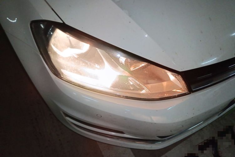 Used Volkswagen Golf 2017 1.6L Automatic Comfort Million-Vehicle Anniversary Edition Right Front Headlight