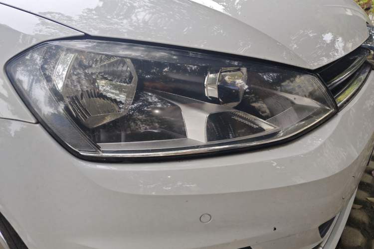 Used Volkswagen Golf 2017 1.6L Automatic Comfort Million-Vehicle Anniversary Edition Right Front Headlight