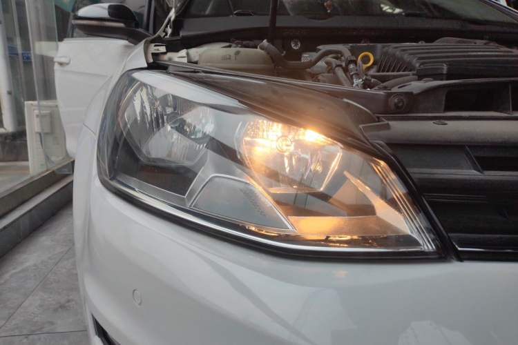 Used Volkswagen Golf 2017 230TSI Automatic Luxury Million-Vehicle Commemorative Edition Right Front Headlight