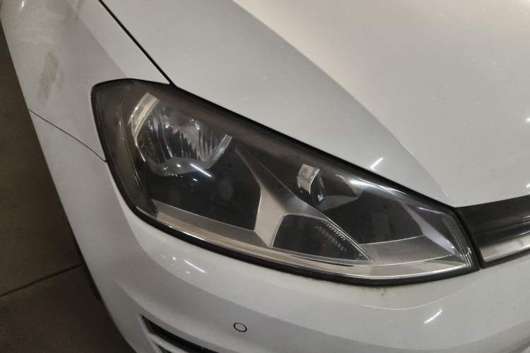 Used Volkswagen Golf 2017 1.6L Automatic Comfort Million-Vehicle Anniversary Edition Right Front Headlight