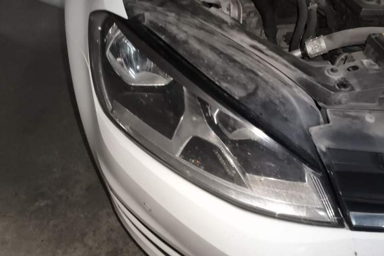 Used Volkswagen Golf 2017 230TSI Automatic Comfort Edition – Celebrating Milestone of One Million Units Right Front Headlight