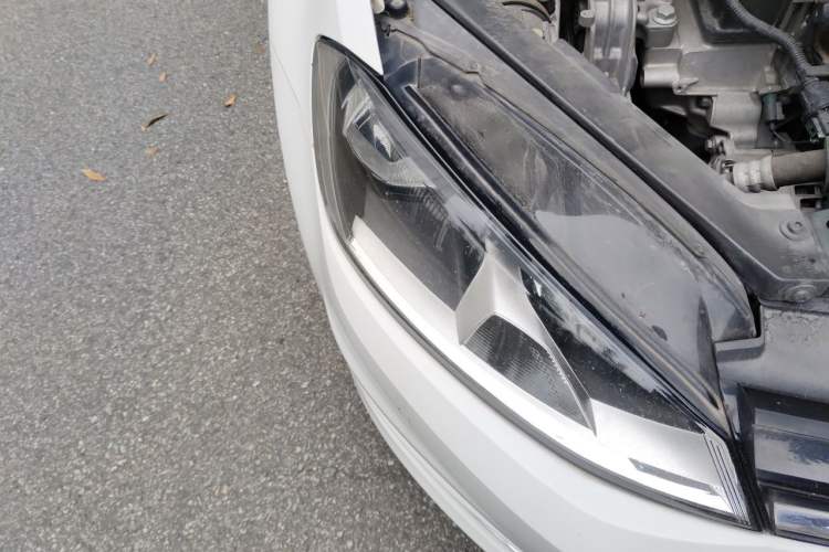 Used Volkswagen Golf 2017 1.6L Automatic Comfort Million-Vehicle Anniversary Edition Right Front Headlight