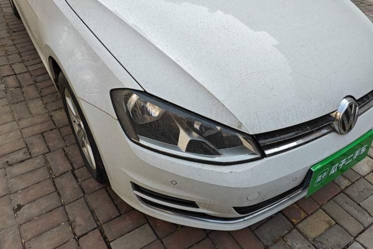 Used Volkswagen Golf 2017 230TSI Automatic Comfort Edition – Celebrating Milestone of One Million Units Right Front Headlight