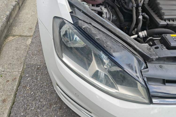 Used Volkswagen Golf 2017 230TSI Automatic Comfort Edition – Celebrating Milestone of One Million Units Right Front Headlight