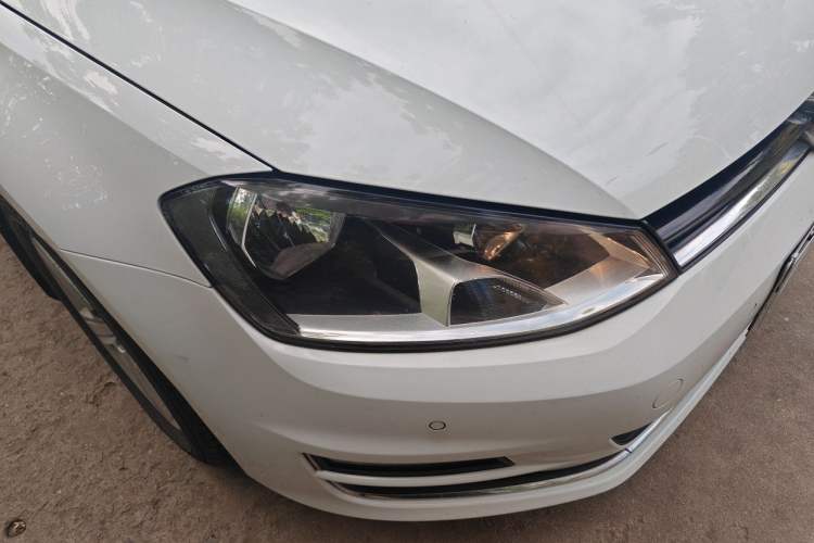 Used Volkswagen Golf 2017 1.6L Automatic Comfort Million-Vehicle Anniversary Edition Right Front Headlight