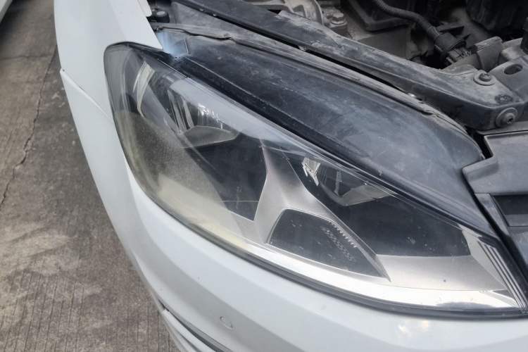 Used Volkswagen Golf 2017 1.6L Automatic Comfort Million-Vehicle Anniversary Edition Right Front Headlight
