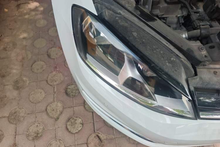 Used Volkswagen Golf 2017 1.6L Automatic Comfort Million-Vehicle Anniversary Edition Right Front Headlight