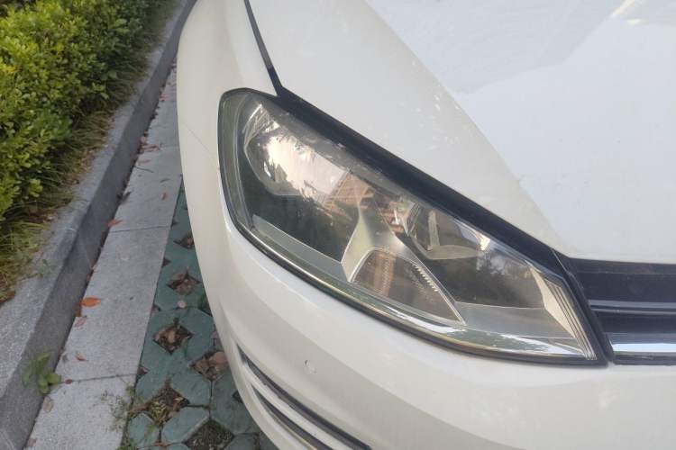 Used Volkswagen Golf 2017 1.6L Automatic Comfort Million-Vehicle Anniversary Edition Right Front Headlight