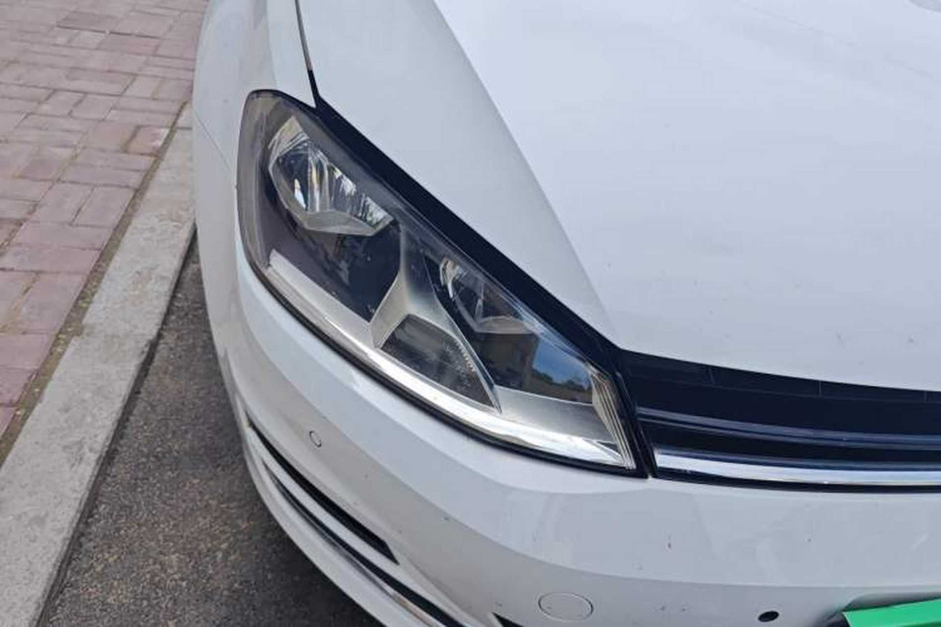 Used Volkswagen Golf 2017 230TSI Automatic Comfort Edition – Celebrating Milestone of One Million Units Right Front Headlight