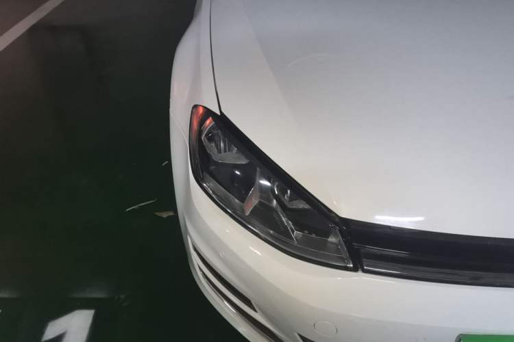 Used Volkswagen Golf 2017 1.6L Automatic Comfort Million-Vehicle Anniversary Edition Right Front Headlight