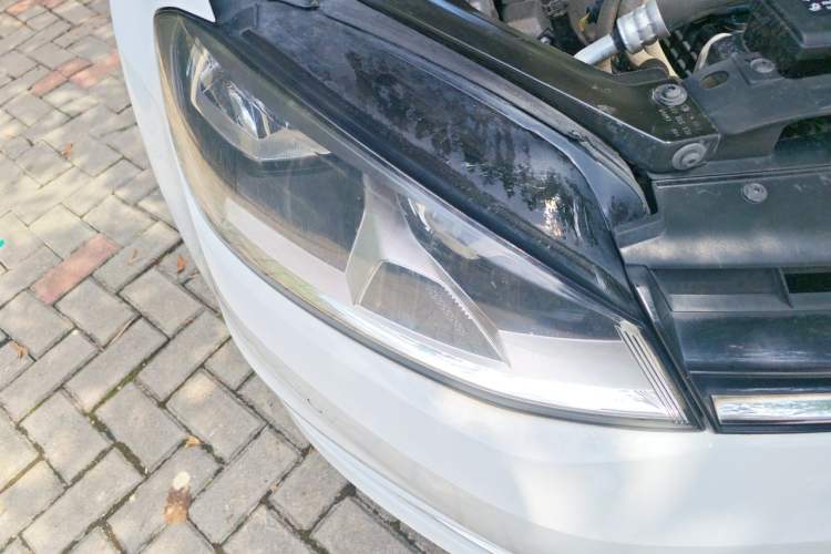 Used Volkswagen Golf 2017 230TSI Automatic Comfort Edition – Celebrating Milestone of One Million Units Right Front Headlight