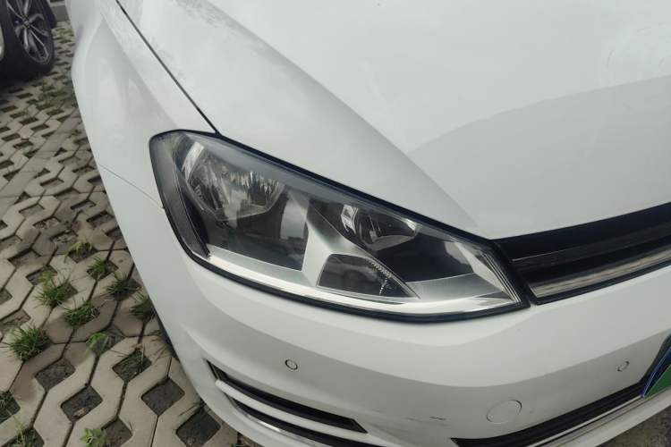 Used Volkswagen Golf 2017 1.6L Automatic Comfort Million-Vehicle Anniversary Edition Right Front Headlight