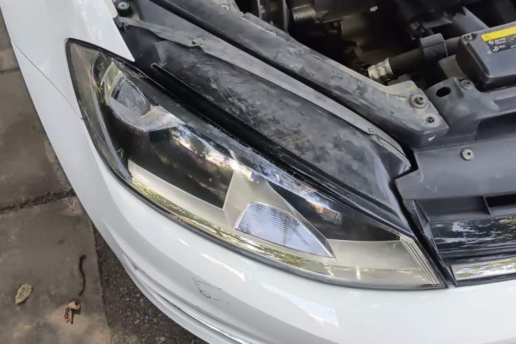 Used Volkswagen Golf 2017 1.6L Automatic Comfort Million-Vehicle Anniversary Edition Right Front Headlight