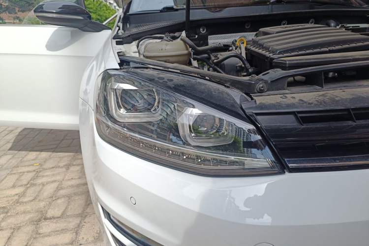 Used Volkswagen Golf 2017 1.6L Automatic Comfort Million-Vehicle Anniversary Edition Right Front Headlight