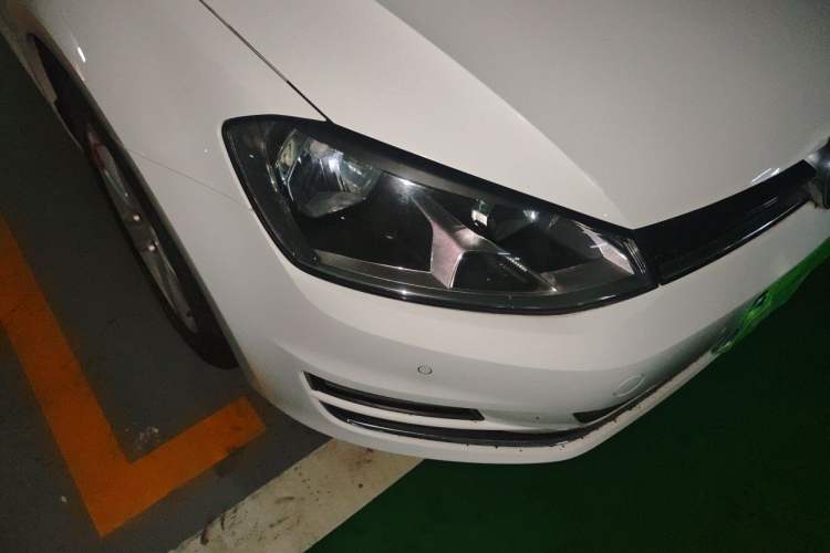 Used Volkswagen Golf 2017 1.6L Automatic Comfort Million-Vehicle Anniversary Edition Right Front Headlight