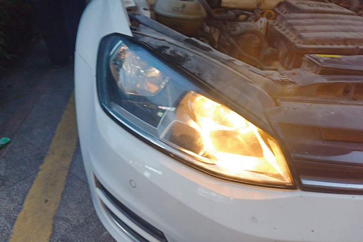 Used Volkswagen Golf 2017 1.6L Automatic Comfort Million-Vehicle Anniversary Edition Right Front Headlight