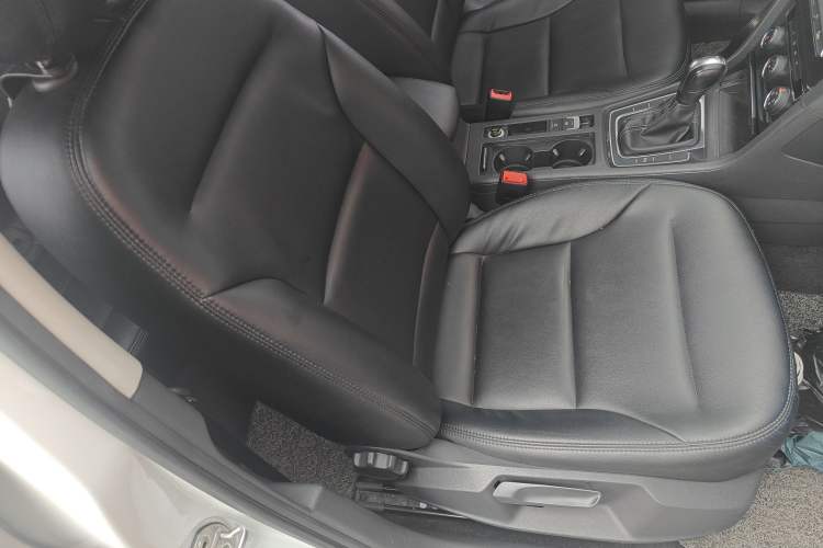 Used Volkswagen Golf 2017 230TSI Automatic Comfort Edition – Celebrating Milestone of One Million Units Right Front Seat