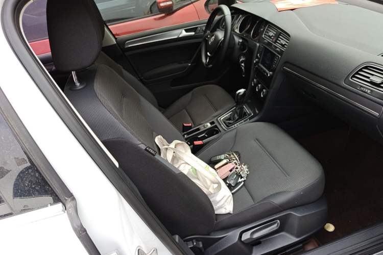 Used Volkswagen Golf 2017 230TSI Automatic Comfort Edition – Celebrating Milestone of One Million Units Right Front Seat