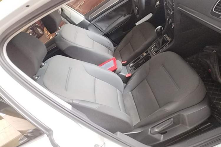 Used Volkswagen Golf 2017 230TSI Automatic Comfort Edition – Celebrating Milestone of One Million Units Right Front Seat