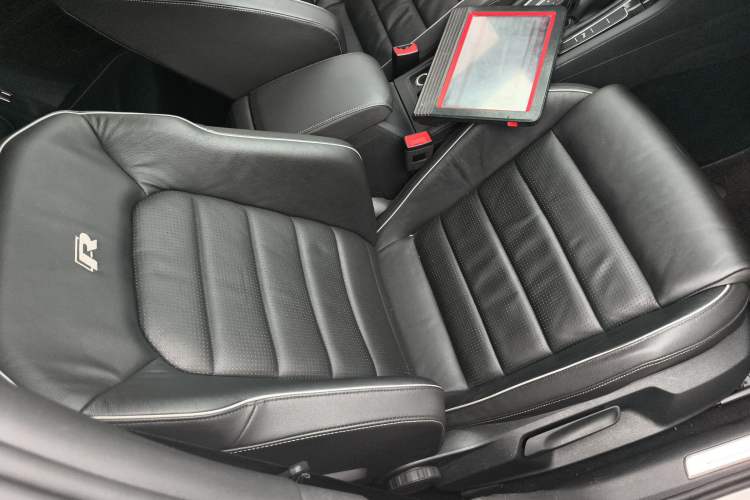 Used Volkswagen Golf 2017 2.0TSI R Right Front Seat