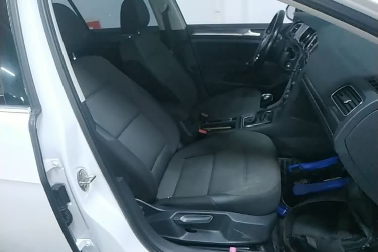 Used Volkswagen Golf 2017 1.6L Automatic Comfort Million-Vehicle Anniversary Edition Right Front Seat