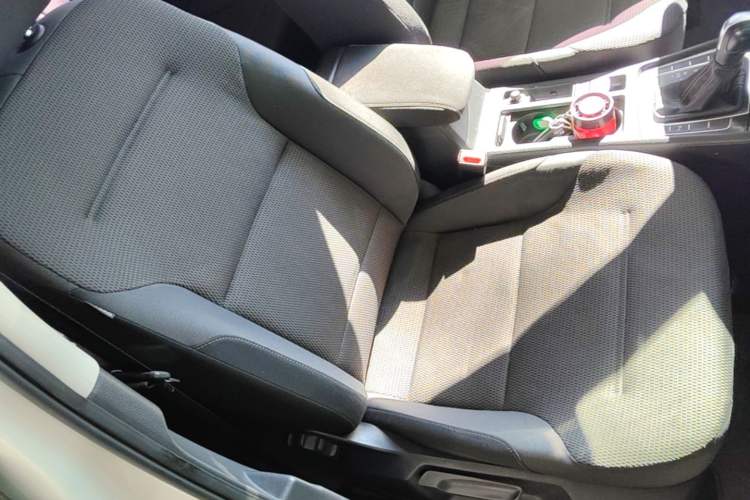 Used Volkswagen Golf 2017 1.6L Automatic Comfort Million-Vehicle Anniversary Edition Right Front Seat