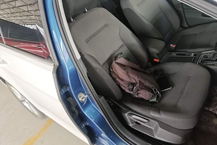 Used Volkswagen Golf 2017 230TSI Automatic Comfort Edition – Celebrating Milestone of One Million Units Right Front Seat