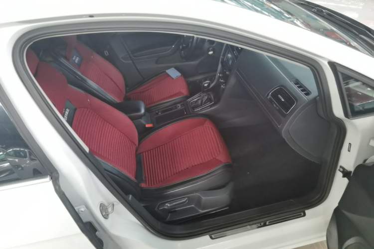 Used Volkswagen Golf 2017 1.6L Automatic Comfort Million-Vehicle Anniversary Edition Right Front Seat