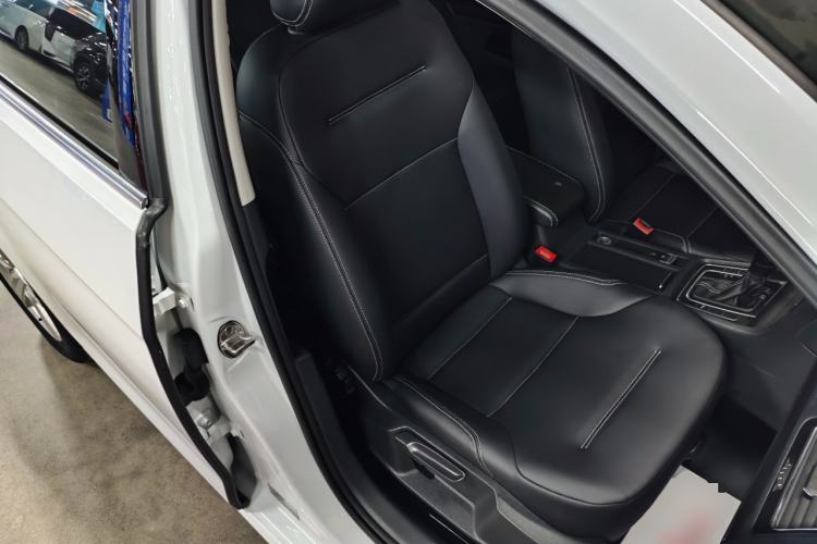 Used Volkswagen Golf 2017 230TSI Automatic Comfort Edition – Celebrating Milestone of One Million Units Right Front Seat