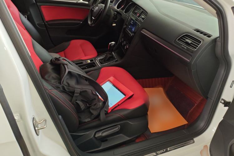 Used Volkswagen Golf 2017 230TSI Automatic Comfort Edition – Celebrating Milestone of One Million Units Right Front Seat