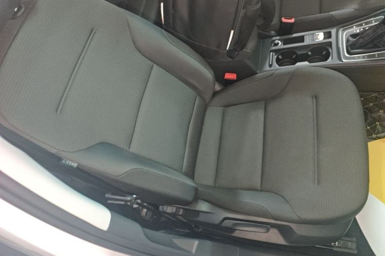 Used Volkswagen Golf 2017 1.6L Automatic Comfort Million-Vehicle Anniversary Edition Right Front Seat