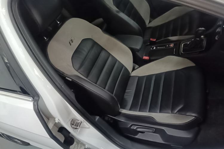 Used Volkswagen Golf 2017 280TSI Automatic R-Line Million-Vehicle Commemorative Edition Right Front Seat