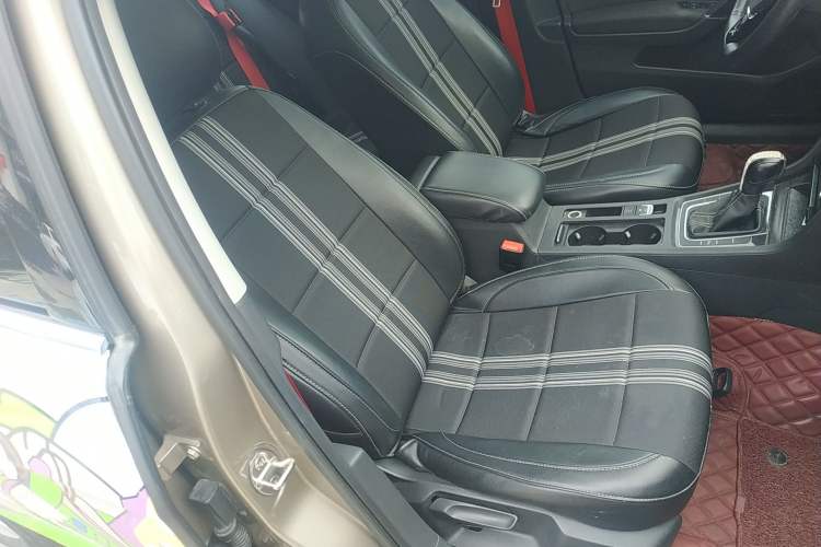 Used Volkswagen Golf 2017 1.6L Automatic Comfort Million-Vehicle Anniversary Edition Right Front Seat