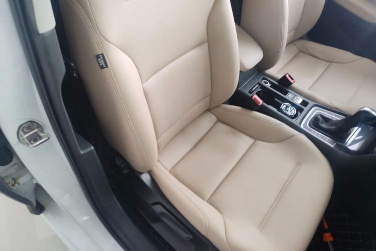 Used Volkswagen Golf 2017 230TSI Automatic Comfort Edition – Celebrating Milestone of One Million Units Right Front Seat