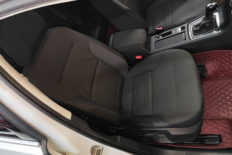 Used Volkswagen Golf 2017 230TSI Automatic Comfort Edition – Celebrating Milestone of One Million Units Right Front Seat