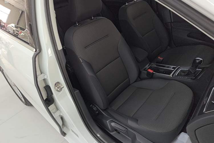 Used Volkswagen Golf 2017 1.6L Automatic Comfort Million-Vehicle Anniversary Edition Right Front Seat