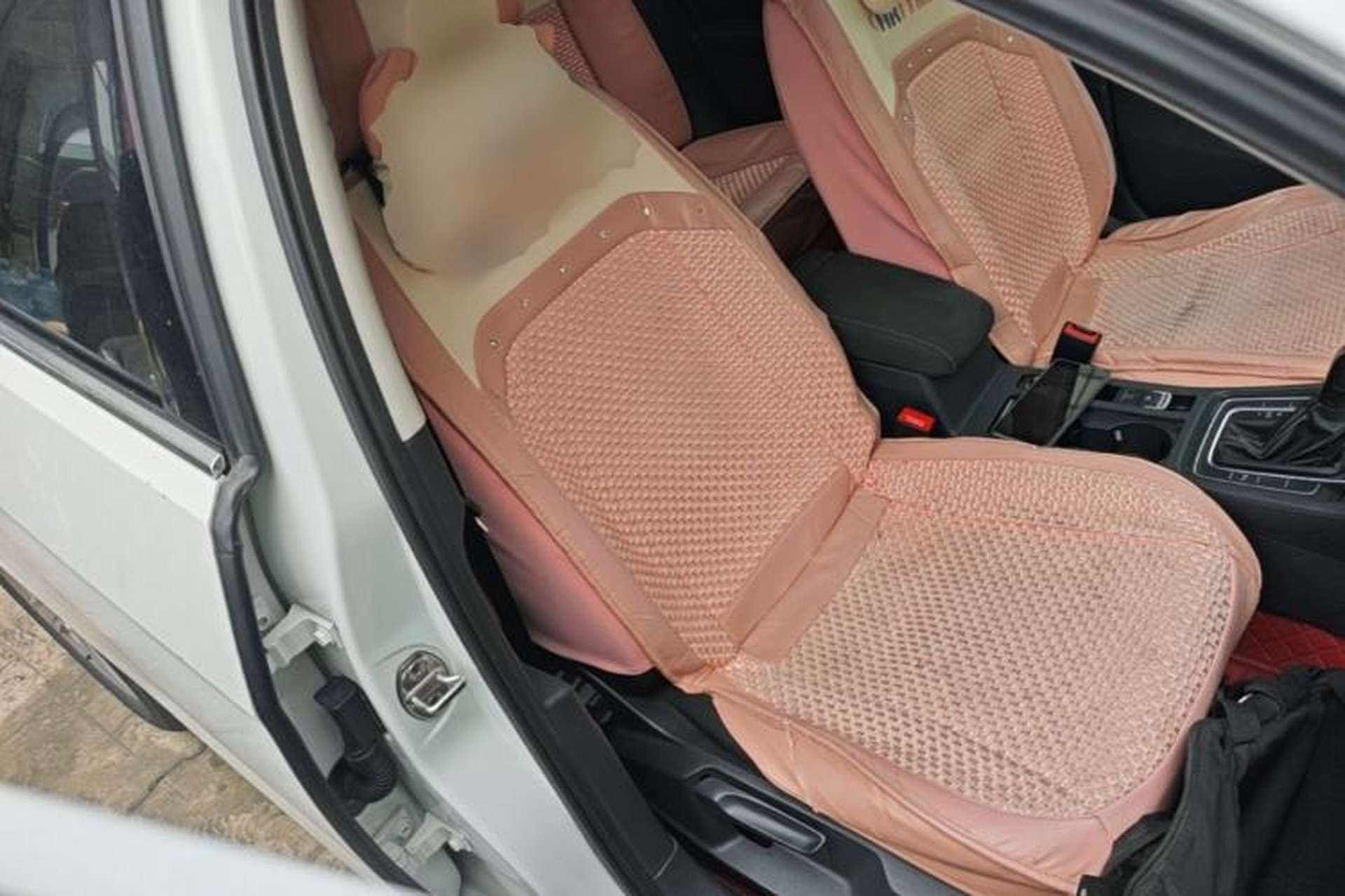 Used Volkswagen Golf 2017 1.6L Automatic Comfort Million-Vehicle Anniversary Edition Right Front Seat