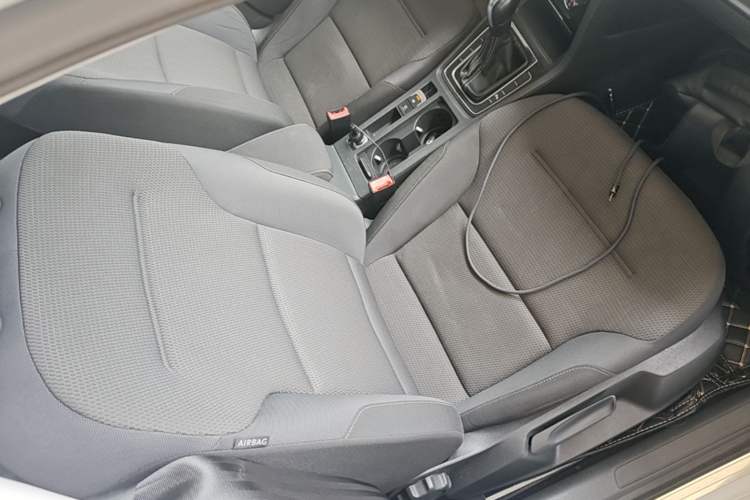 Used Volkswagen Golf 2017 230TSI Automatic Comfort Edition – Celebrating Milestone of One Million Units Right Front Seat