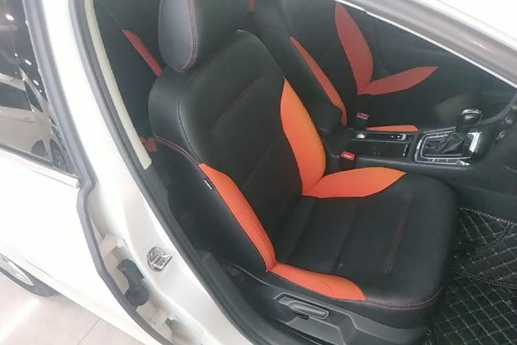 Used Volkswagen Golf 2017 230TSI Automatic Comfort Edition – Celebrating Milestone of One Million Units Right Front Seat