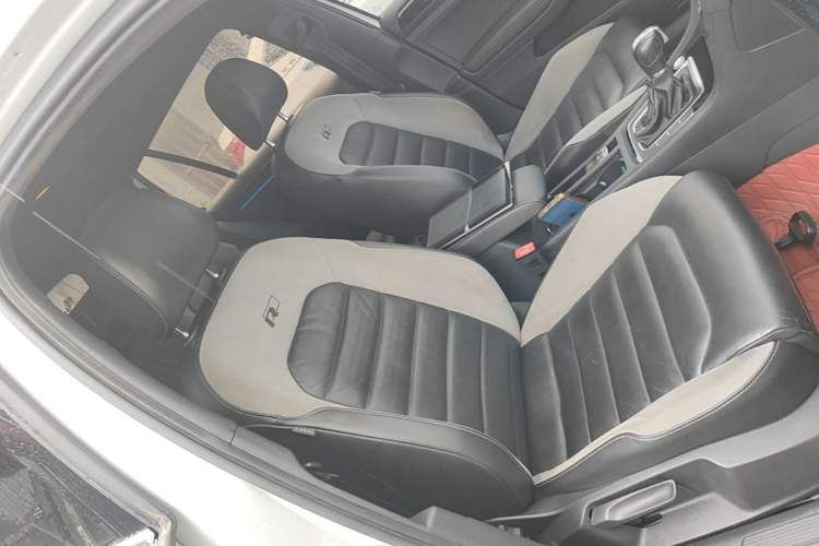 Used Volkswagen Golf 2017 280TSI Automatic R-Line Million-Vehicle Commemorative Edition Right Front Seat
