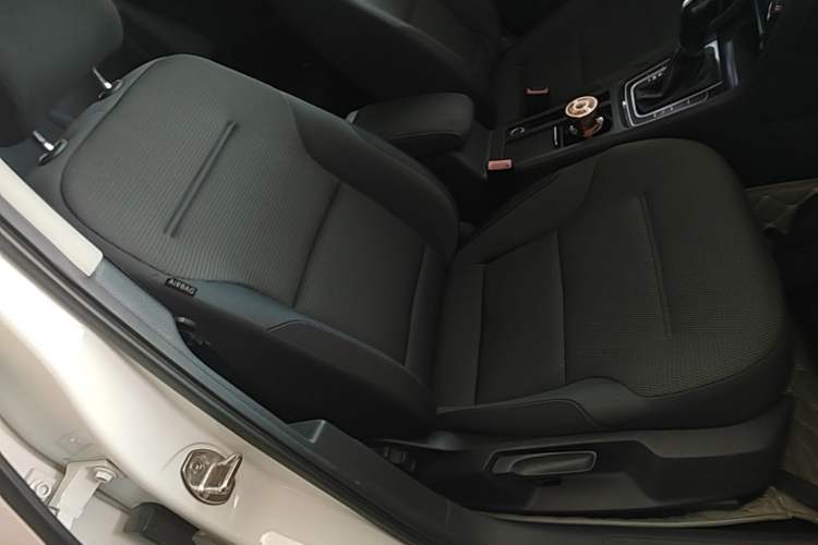 Used Volkswagen Golf 2017 1.6L Automatic Comfort Million-Vehicle Anniversary Edition Right Front Seat