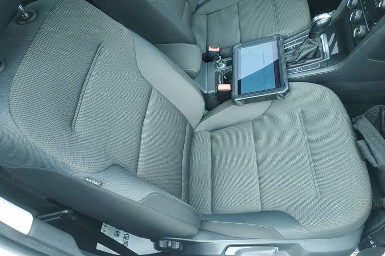 Used Volkswagen Golf 2017 230TSI Automatic Comfort Edition – Celebrating Milestone of One Million Units Right Front Seat