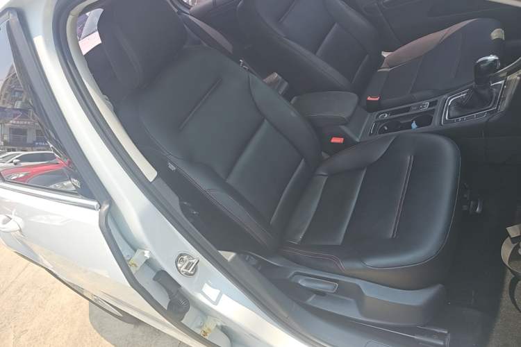 Used Volkswagen Golf 2017 230TSI Automatic Comfort Edition – Celebrating Milestone of One Million Units Right Front Seat