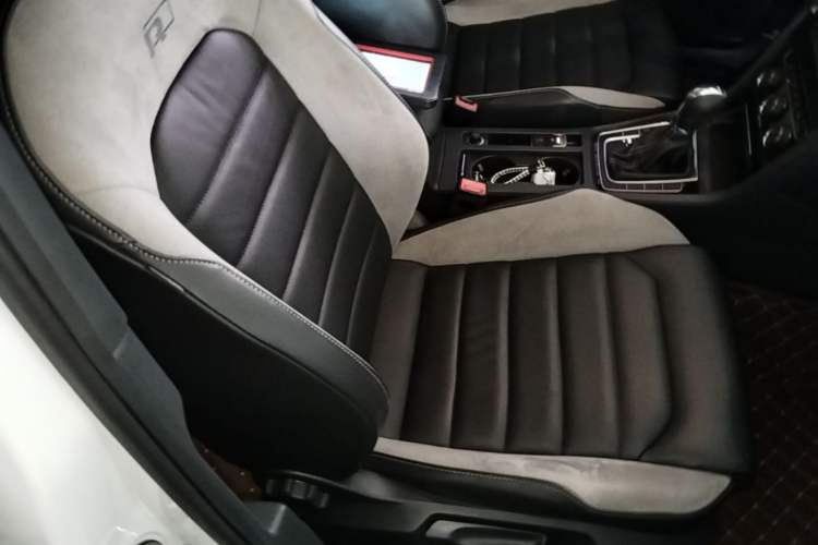 Used Volkswagen Golf 2017 280TSI Automatic R-Line Million-Vehicle Commemorative Edition Right Front Seat
