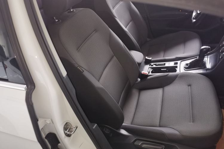 Used Volkswagen Golf 2017 230TSI Automatic Comfort Edition – Celebrating Milestone of One Million Units Right Front Seat