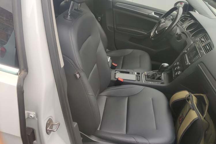Used Volkswagen Golf 2017 230TSI Automatic Comfort Edition – Celebrating Milestone of One Million Units Right Front Seat