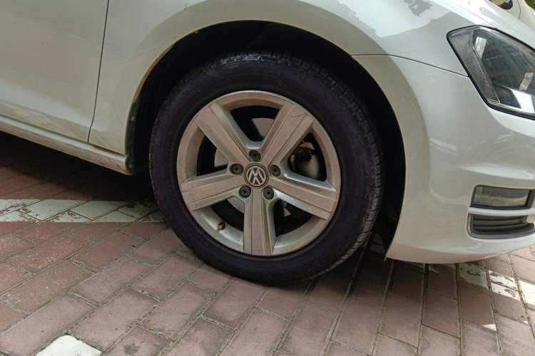 Used Volkswagen Golf 2017 230TSI Automatic Comfort Edition – Celebrating Milestone of One Million Units Right Front Wheel Hub