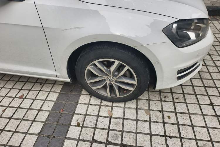 Used Volkswagen Golf 2017 230TSI Automatic Luxury Million-Vehicle Commemorative Edition Right Front Wheel Hub