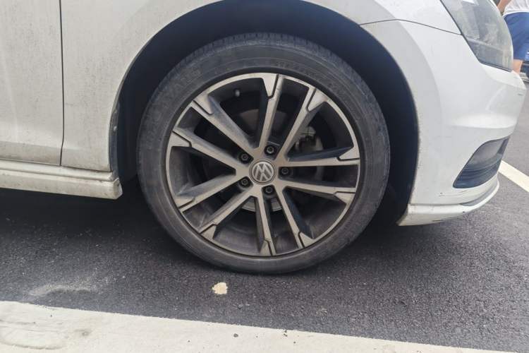 Used Volkswagen Golf 2017 280TSI Automatic R-Line Million-Vehicle Commemorative Edition Right Front Wheel Hub